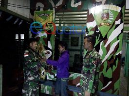 Warga Serahkan Senpi Ke Pos Libas Berjongkong