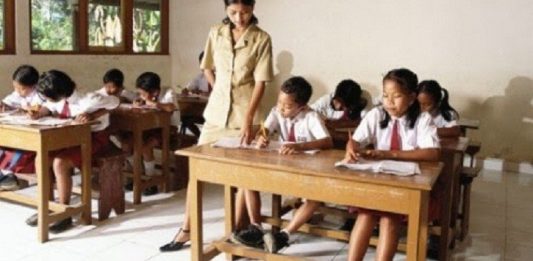 4 Tahun Tidak Diperhatikan, Wajar Guru Honorer Berpaling