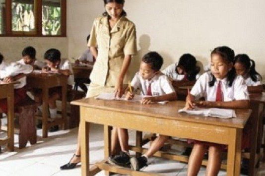 Tahun Ini Banyak Guru SD Pensiun