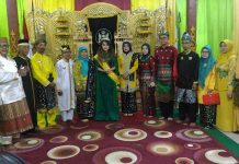 Penyanyi Siti Liza Dinobatkan Jadi Putri Kerajaan Sanggau