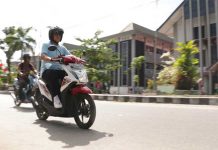 Ada Gubernur Doyan Ngantor Pakai Motor