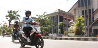 Ada Gubernur Doyan Ngantor Pakai Motor