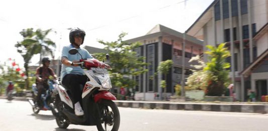Ada Gubernur Doyan Ngantor Pakai Motor