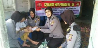 Polwan Polres Sambas Bantu Warga Tak Mampu
