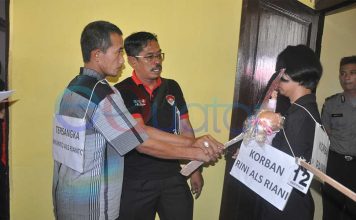 Rekonstruksi Bunuh Anak dan Aniaya Istri