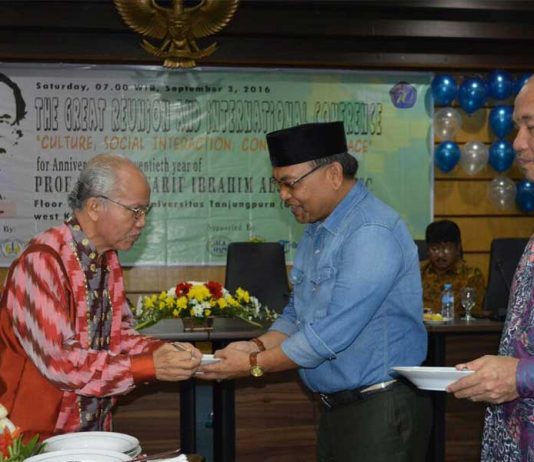 Cara Prof. SIA Rayakan HUT ke 70