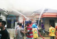 Ditinggal Kosong Dua Rumah Terbakar