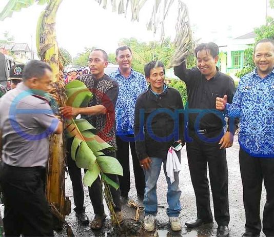 Horeee, Warga Sepakat Buka Blokir Jalan Desa Kapur