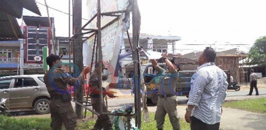 Tertibkan APK Paslon