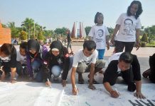 Warga Beri Dukungan Dahlan Iskan