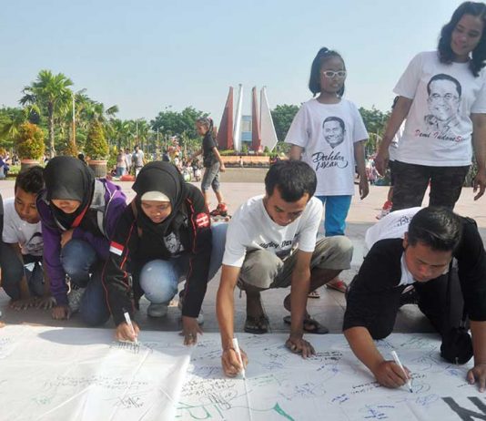 Warga Beri Dukungan Dahlan Iskan
