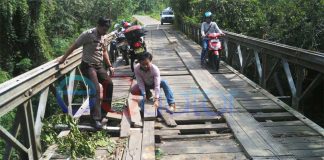 Lubang Menganga di Jembatan Jalur Pinoh-Kota Baru