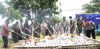 Ribuan Batang Rokok dan Minol Dimusnahkan