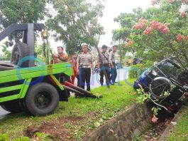Hindari Sepeda Motor Terrios Masuk Selokan