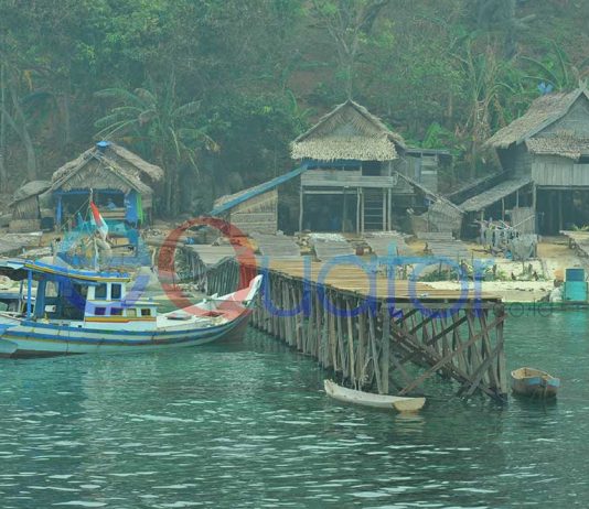 Mengintip Kehidupan di Pulau Setengah Tahun