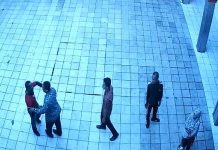 Dipukul Orangtua Siswa, Terekam CCTV