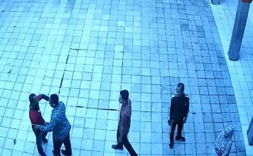 Dipukul Orangtua Siswa, Terekam CCTV