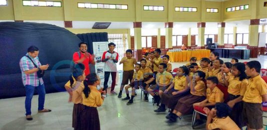 Lihat Antariksa di Layar Kubah