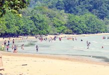 Pantai Pulau Datok Dihiasi Kemacetan