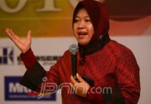 Risma Ajak Siswa tidak Jajan Makanan Berplastik