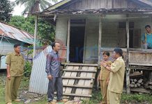 Tidak Punya Tempat Tinggal, Menumpang di Rumah Warga