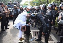 Warna-warni Suasana Demonstrasi 4 November di Jakarta
