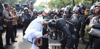 Warna-warni Suasana Demonstrasi 4 November di Jakarta