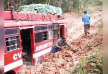 Jalan Provinsi di Kabupaten Sintang Mirip Kubangan Kerbau