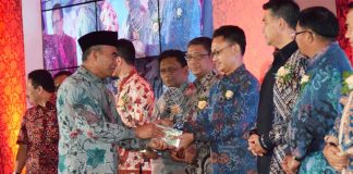 Memajukan Dunia Pendidikan Melalui TIK, Sutarmidji Raih Ki Hajar Award