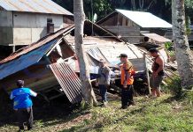 Rumah Roboh Diterjang Banjir, Santo dan Keluarga Tinggal di Bekas Warung Warga