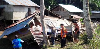 Rumah Roboh Diterjang Banjir, Santo dan Keluarga Tinggal di Bekas Warung Warga