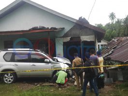 Tabrak Rumah Gara-gara Elakkan Kucing Hitam di ‘Jembatan Iblis’