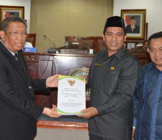 Disahkan, RAPBD 2017 Prioritaskan Sarana Publik