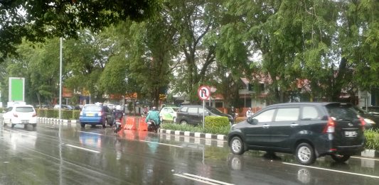 Tak Peduli, Banyak Pengendara Tetap Belok