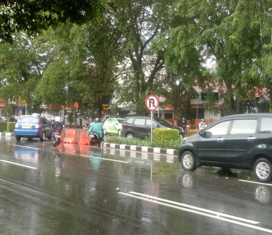 Tak Peduli, Banyak Pengendara Tetap Belok
