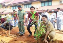 ‘Aksi Sekolah Hijau’ di SMKN 4 Pontianak Tanam 200 Pohon