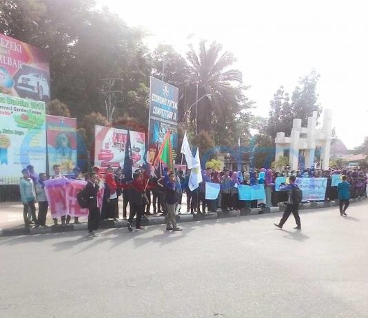 Mahasiswa Pendidikan Tuntut Peningkatan Kesejahteraan Guru