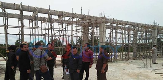 Komisi B Sidak Lokasi Proyek Rumah Betang