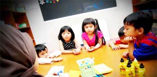 Gaji Guru PAUD Tak Sebanding Beban Tugasnya