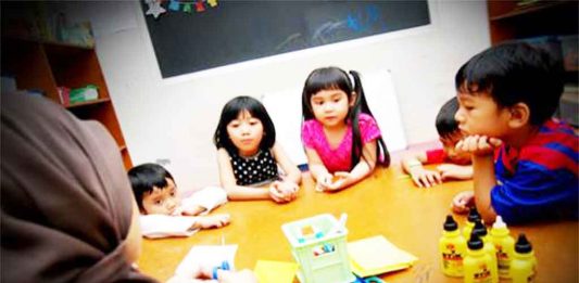 Gaji Guru PAUD Tak Sebanding Beban Tugasnya