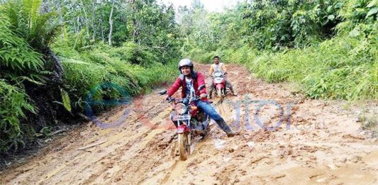 Sejumlah Jalan Jadi Kubangan Lumpur