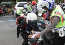 Pelajar Masih Bawa Motor ke Sekolah, Parkirnya di Rumah-rumah Warga
