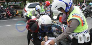 Pelajar Masih Bawa Motor ke Sekolah, Parkirnya di Rumah-rumah Warga