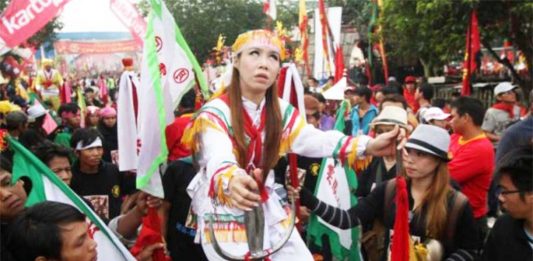 Malaysia Berencana Datangkan 100 Tandu Tatung