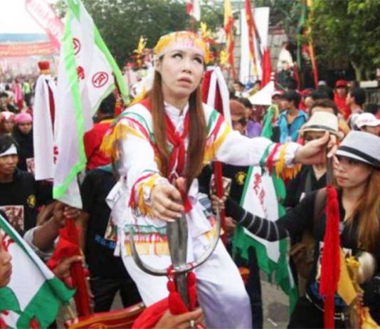 Malaysia Berencana Datangkan 100 Tandu Tatung