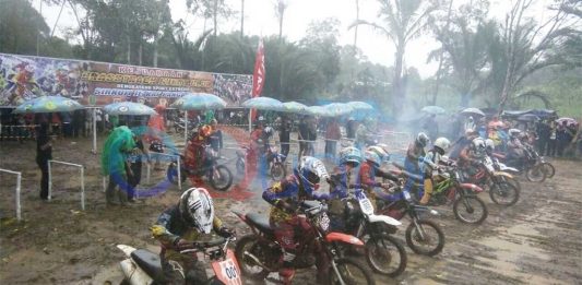 Grass Track Event Diikuti 121 Crosser