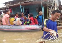 Di Singkawang Banjir Sepinggang Orang Dewasa
