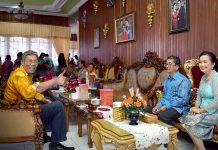 Jarot Kunjungi Rumah Pejabat dan Tokoh Masyarakat