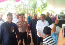 Resmikan PLBN Entikong dan Serahkan Sertifikat