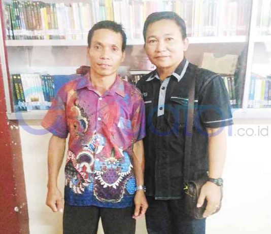 Kisah Guru Bantu di Sekolah Pedalaman Landak